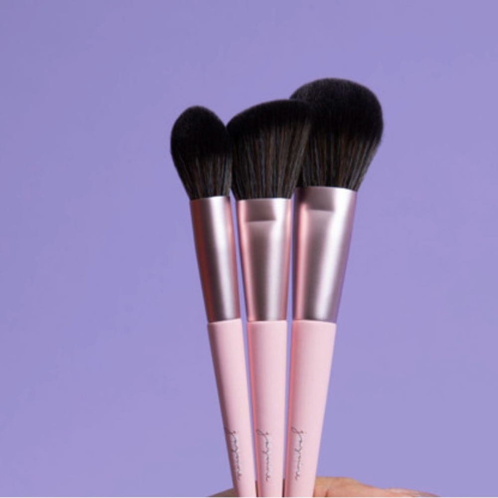 Complexion Essentials Brush Set - Picture 2 of 5